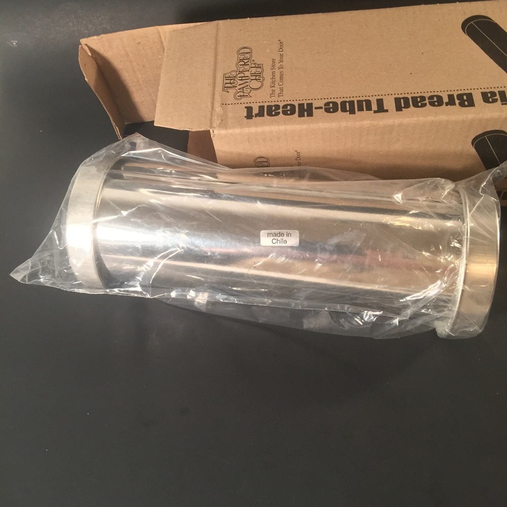 NWT Pampered Chef heart shaped bread tube